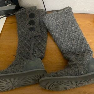 Grey ugg boots knitted